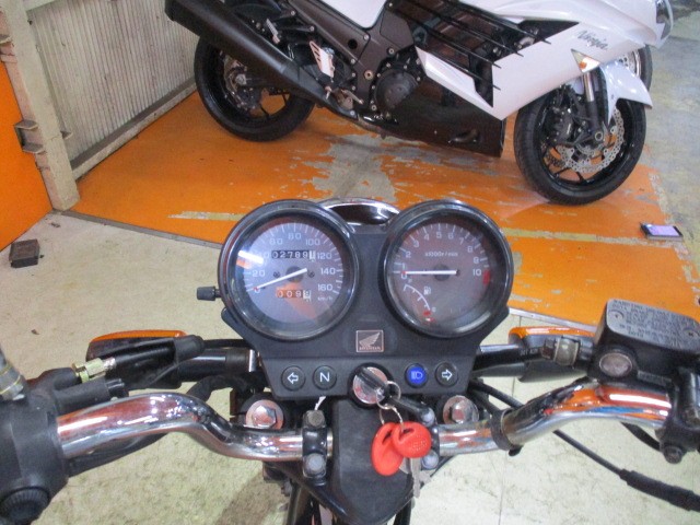 走行も２７８９ｋｍのびっくり低走行車！！燃料系も装備で残量も楽々確認可能！通販も勿論大歓迎の一台！