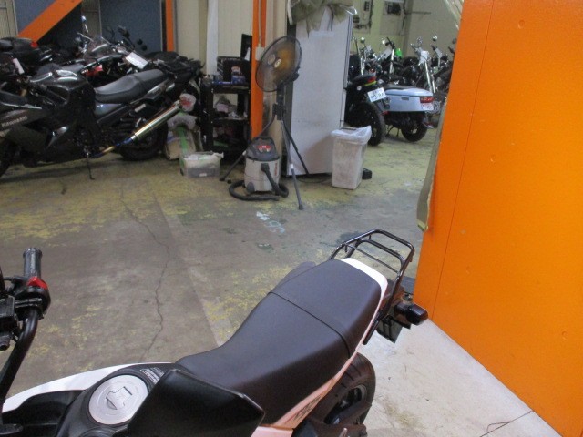 シートもこの通り破れもなければへたりもありません！社外キャリア装備も嬉しいオプション！！