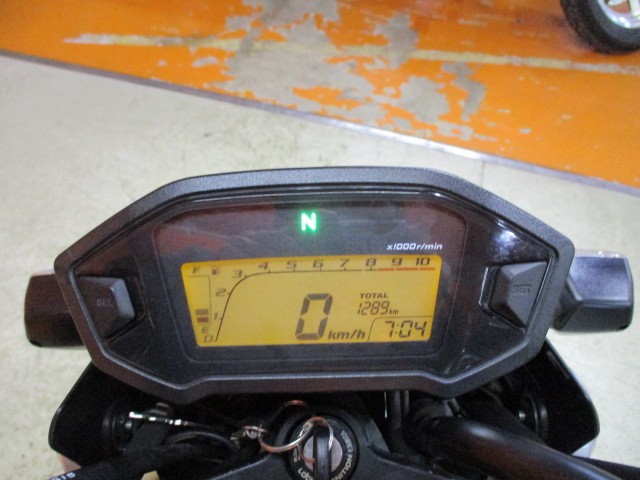 走行びっくり低走行の１２８９ｋｍ！！燃料消費率１Ｌ＝６３．２ｋｍはかなりの高燃費車両！勝負価格の一台