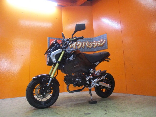 最長２４か月保証付き！！カラーも人気の高いアステロイドブラックメタリック！！しかも上質な低走行車！！