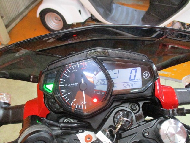 走行も５２４４ｋｍの低走行車！！車両重量僅か１６５ｋｇの軽い車体に最高出力４２ＰＳのパワフルな発動機