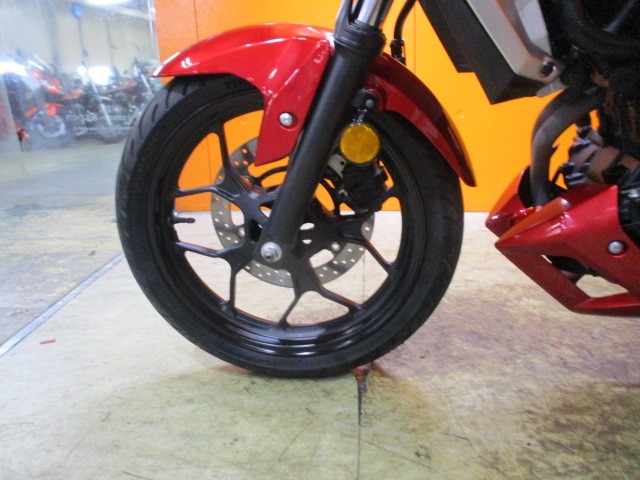 ホイールもこの通り状態グッド！！フォークのアウターまでもが綺麗な一台！早い者勝ちの一台ですよ！！