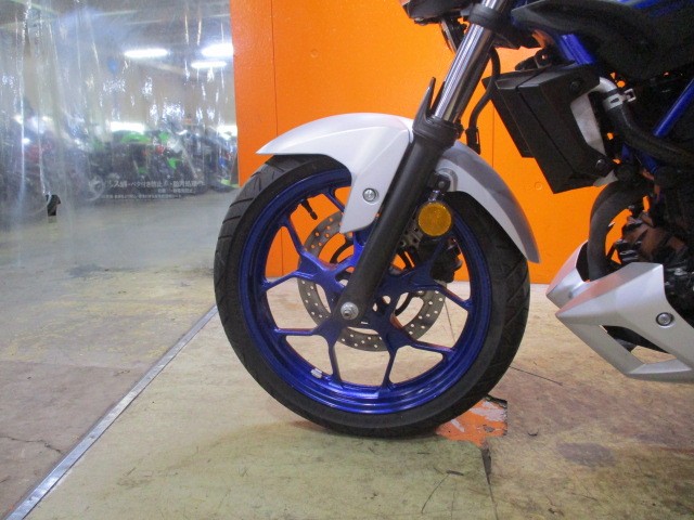 ホイールもこの通り状態グッド！！ホイールもフォークのアウターも写真の通り状態グッドな一台ですよ！！