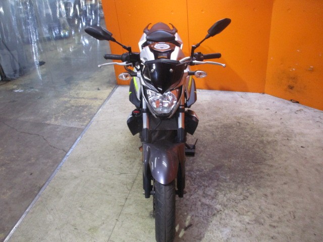 フロントから見てもこの通り状態グッド！購入時はＬＥＤ取り付け工賃無料ですので是非ともこの機会に！！