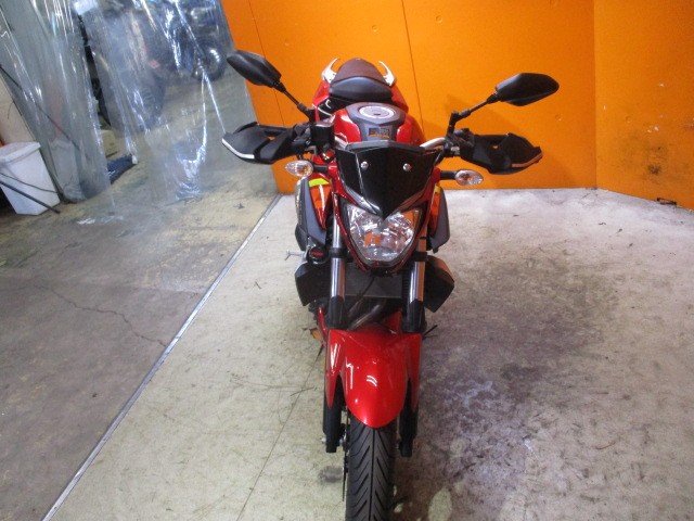 フロントから見てもこの通り状態グッド！購入時はＬＥＤ取付工賃無料！ナックルガード装備もいいですよね！