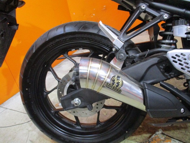 マフラーはなんとブランド品のＳＰ忠雄マフラー装着済み！現在は絶版ですからこれが付いているのはお買い得