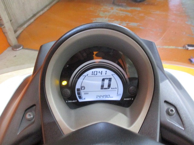 走行も１４４９０ｋｍの低走行車！！燃料消費率１Ｌ＝５０．５ｋｍはかなりの高燃費車両！！