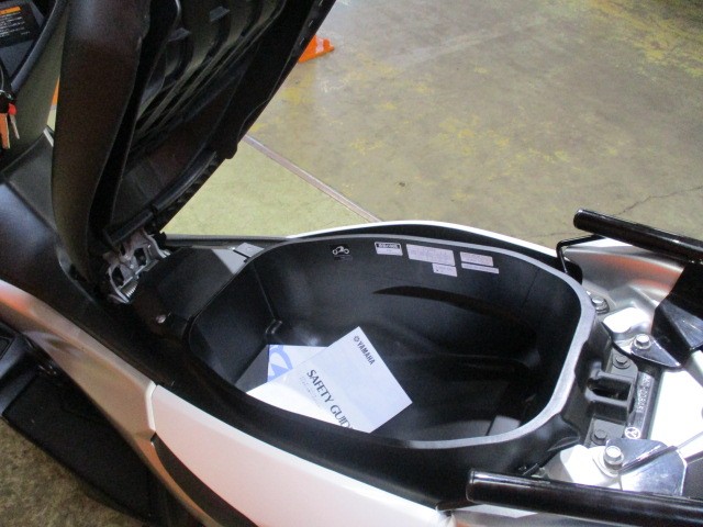 メットインもこの通りとっても広くて使いやすい！安心の取説完備！！冗談抜きの早い者勝ちの一台！！