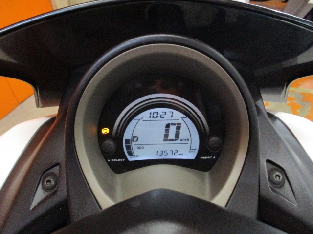 走行もまだまだの１３５７２ｋｍ！最高出力１２ＰＳのパワフルなエンジンでも燃料消費率１Ｌ＝５０．５ｋｍ