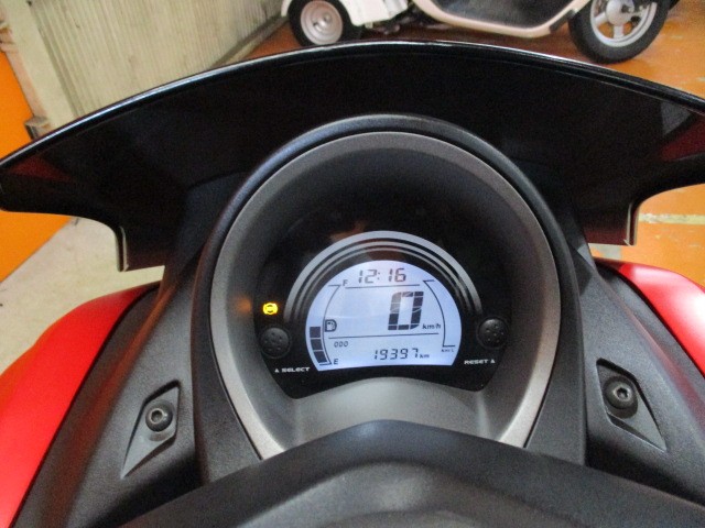 走行もまだまだの１９３９７ｋｍ！ＮＭＡＸはＡＢＳも標準装備！正に１ランク上の２種スクーターですよね！