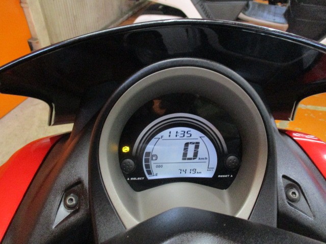 走行も７４１９ｋｍの低走行車！最高出力も１２ＰＳのパワフルなのに燃料消費率１Ｌ＝５０．５ｋｍ！！