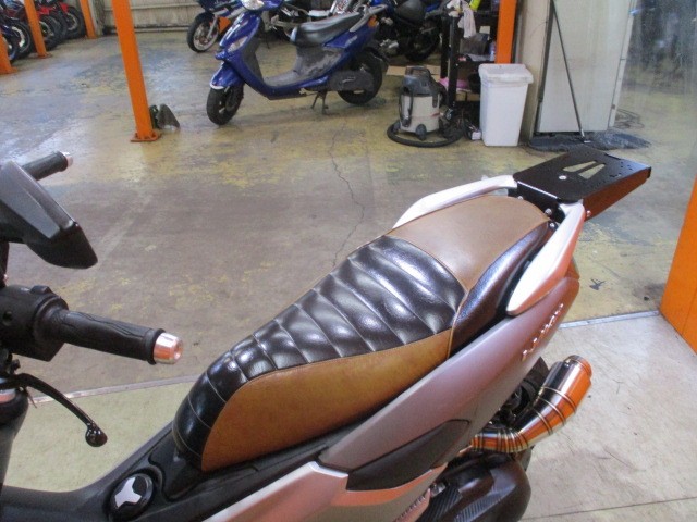 シートも社外のタッグロールシート！！ＢＯＸ楽々装着可能になる社外キャリアも装備済み！エアクリも社外！