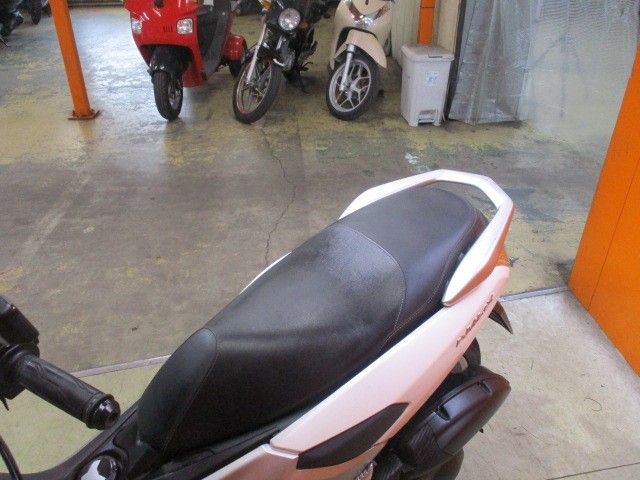 シートもこの通り破れもなければへたりもありません！来店が難しい場合にはお電話にて通販も可能ですよ！