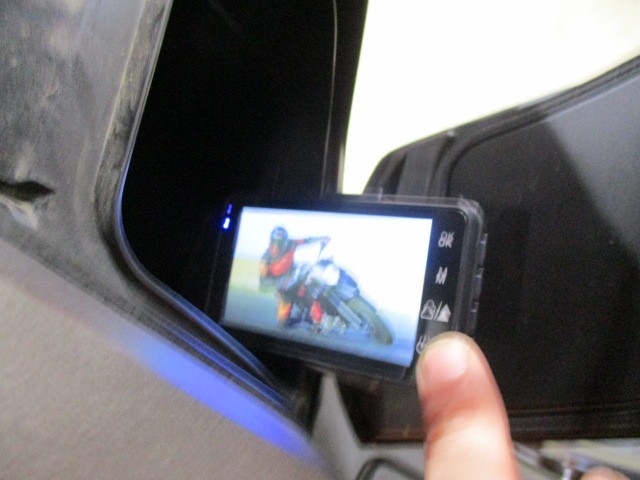 これは嬉しいオプション！！前後ドラレコ装備！！工賃含めると５万近くかかるオプションですよ！！