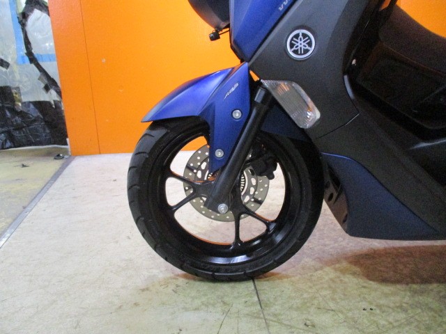 ホイールもこの通り状態グッド！！流石高年式車両！！フォークのアウターまでもが綺麗な一台ですよ！！