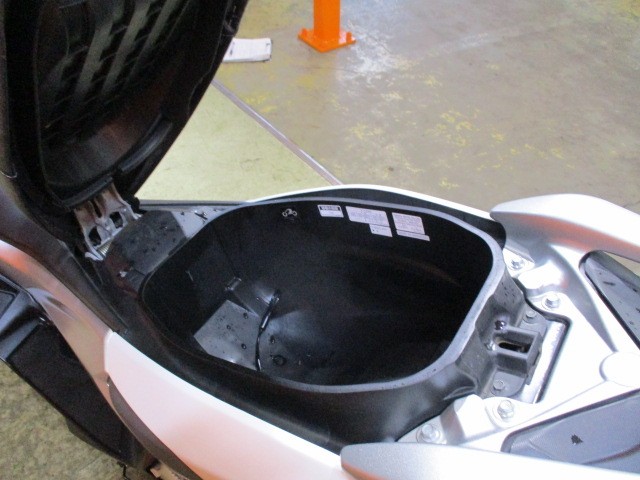 メットインもＮＭＡＸはこの通りとっても広いので通勤通学にはもってこいの一台ですよ！！