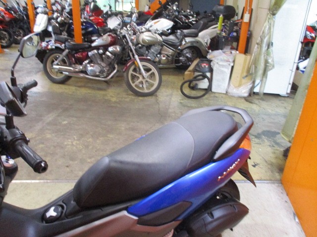 シートもこの通り破れもなければへたりもありません！当社は価格は安くても車両の質は高いですよ！！