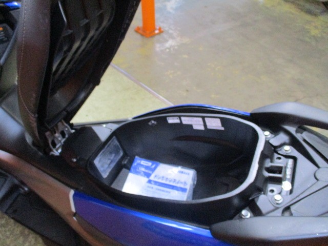 メットインもこの通りとっても広いので、通勤には本当にもってこい！安心の取説完備！他店追従不可能価格