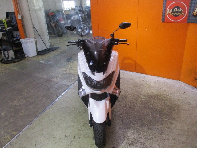 フロントから見てもこの通り状態グッド！！スクリーンもロンスクですから通勤にももってこいの一台！！