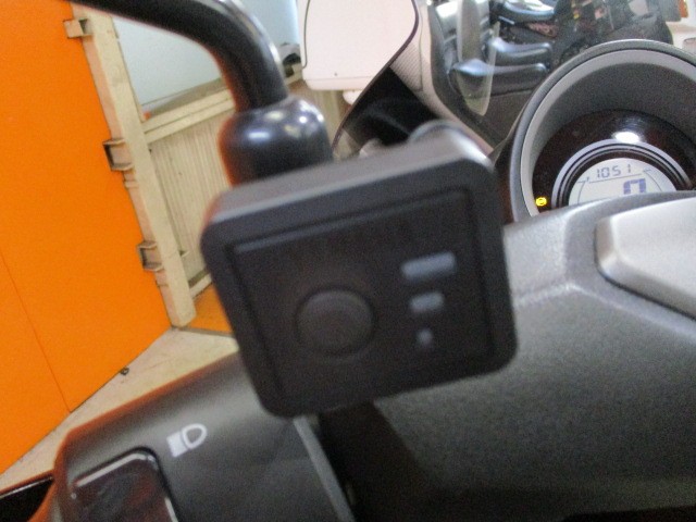 アジャスター機能付きグリップヒーター装着！この時期には嬉しいというより必須のオプションですよね！