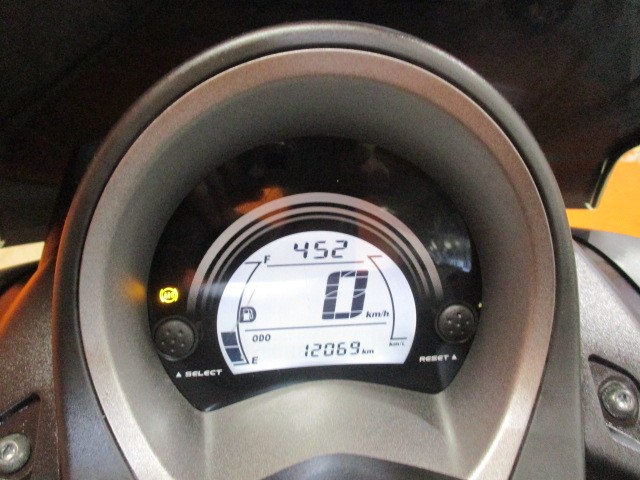 走行も１２０６９ｋｍの低走行車！最高出力１５ＰＳもあるのに燃料消費率１Ｌ＝４９．９ｋｍの高燃費車！！