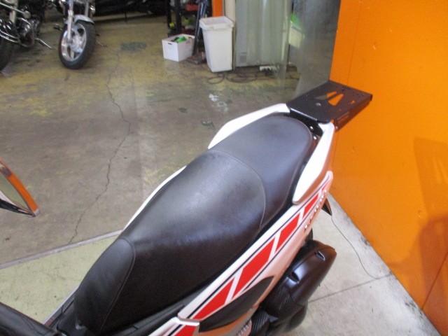 シートもこの通り破れもなければへたりもありません！社外キャリアも装備済みですｋらＢＯＸ楽々装着可能！