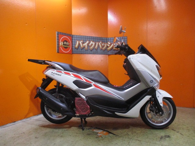 横から見てもこの通り状態グッド！ラジエーターカバーも社外品に変更済みでとっても決まっていますよね！