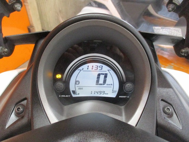 走行も１１４９９ｋｍの低走行車！ＮＭＡＸ１５５は燃料消費率１Ｌ＝４９．９ｋｍの高燃費車ですよ！