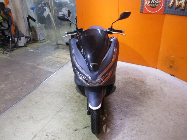 フロントから見てもこの通り状態グッド！！純正でヘッドライトがＬＥＤですから夜の走行も楽々！！