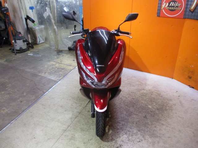 フロントから見てもこの通り状態グッド！！ヘッドライトは勿論純正でＬＥＤですから夜の走行も楽々ですよ！