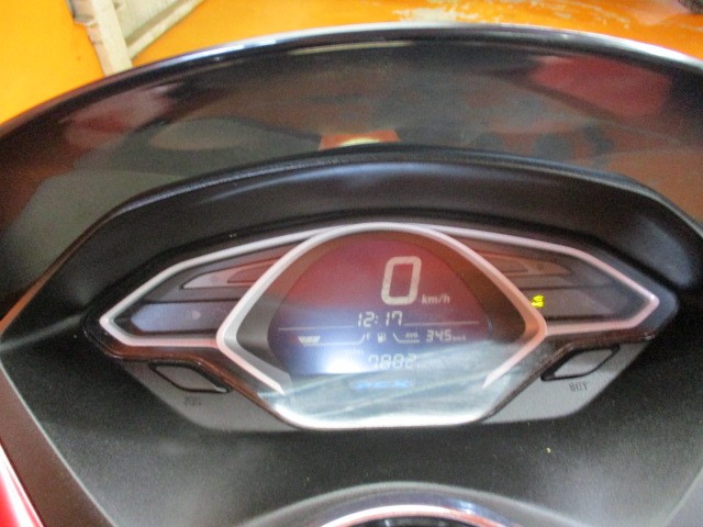 走行も７８０２ｋｍの低走行！！燃料消費率１Ｌ＝５４．６ｋｍはやばいくらいの高燃費車両ですよ！