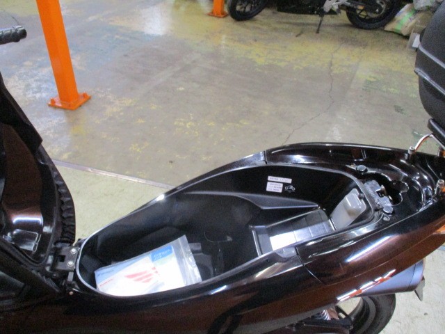 ＰＣＸはメットインもこの通りとっても広くて使いやすい！安心の取説完備！中古はこういう所もよくチェック