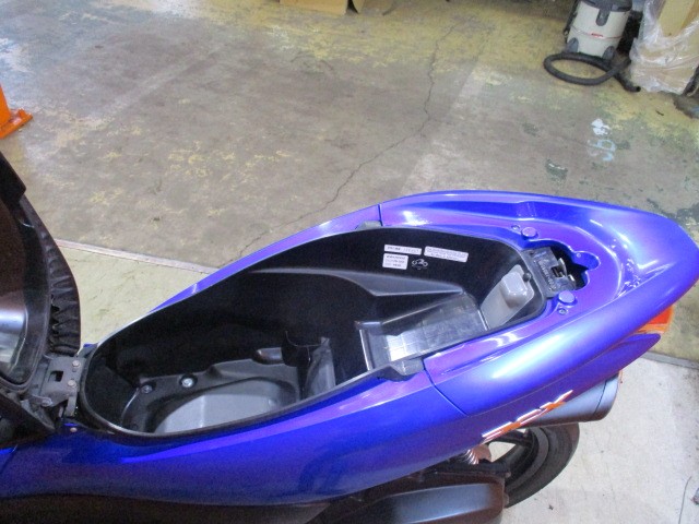 メットインもＰＣＸこのとっても広い！！私も同じＰＣＸをセカンドバイクで乗っていますが本当に最高です笑