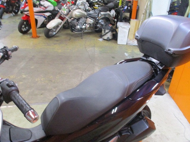 シートもこの通り破れもなければへたりもありません！流石安心の１オーナー車！まじで綺麗な一台ですよ！！