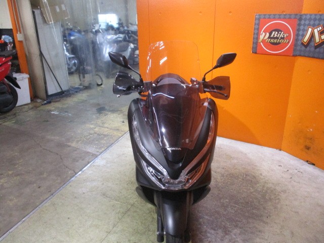 フロントから見てもこの通り状態グッド！通勤などにはあったら嬉しいナックルガードも装備でこの価格！！