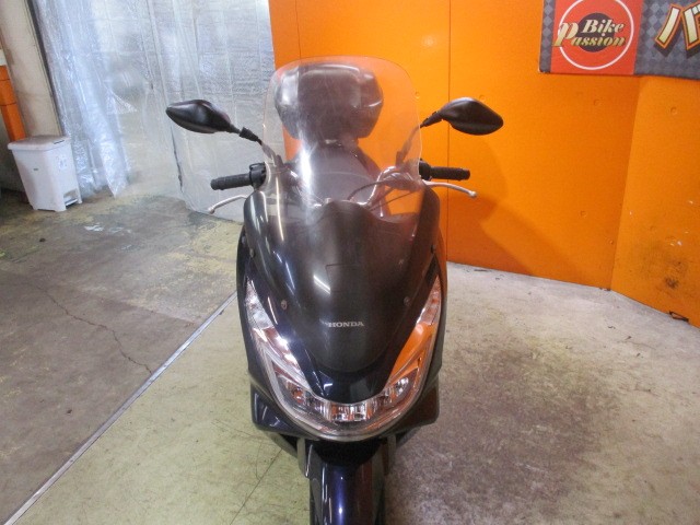 フロントから見てもこの通り状態グッド！ＫＦ１８モデルですからヘッドライトも純正でＬＥＤ！明るいですよ