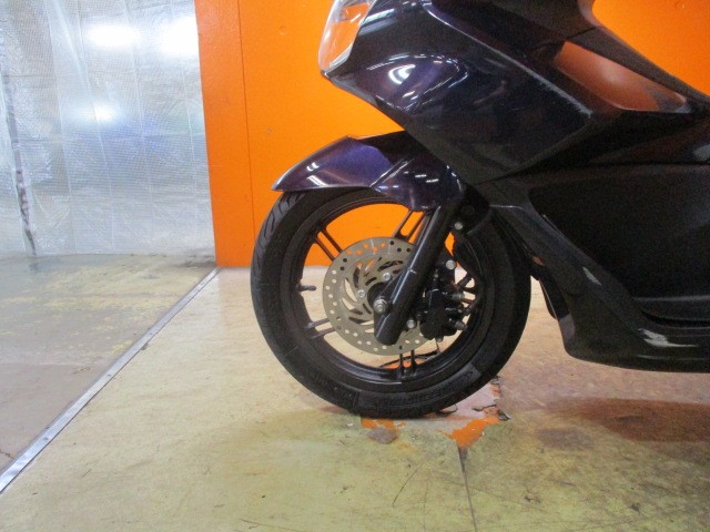 ホイールもこの通り状態グッド！ＰＣＸ１５０は燃料消費率１Ｌ＝５２．９ｋｍ！通勤にももってこいの一台！