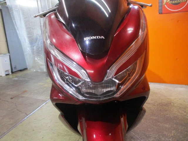 フロントから見てもこの通り状態グッド！ＫＦ３０モデルですからヘッドライトも純正でＬＥＤ！明るいですよ