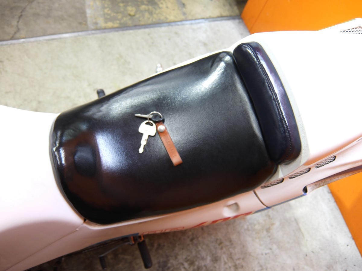 シートもめちゃくちゃ綺麗です！かなり保管状況が良かったのでしょうね！