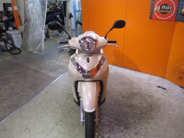 フロントから見てもこの通り状態グッド！！安心の純正フルノーマル車両！年式を感じさせない凄い一台！！