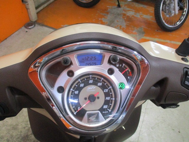 走行もまだまだの１４５０９ｋｍ！！燃料消費率１Ｌ＝５２ｋｍはかなりの高燃費車両！最高出力１１ＰＳ！！