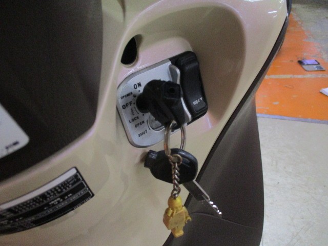 純正鍵もこの通り２本装備！！中古車はこういう所もよくチェックですよ！早い者勝ちの一台ですよ！！