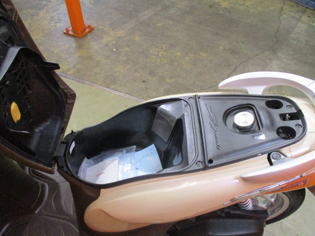 なんと取説も完備！！燃料タンクも５．５Ｌもあるので給油も楽々ですよ！勝負価格の一台は早い者勝ちですよ