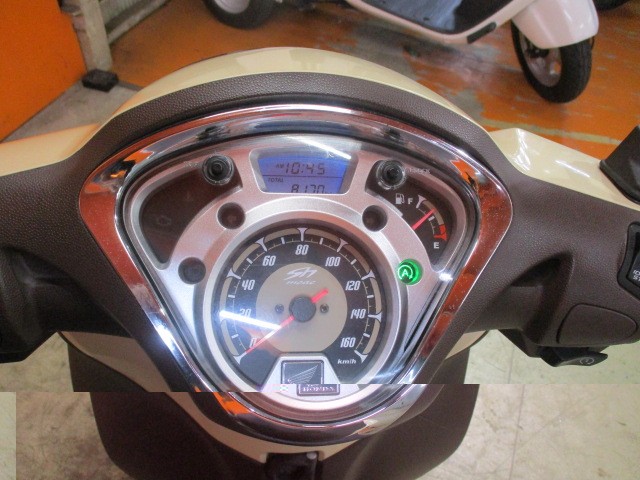 走行も８１７０ｋｍの低走行車！ＳＨモードは燃料消費率１Ｌ＝５２ｋｍの高燃費車！通勤にももってこい！