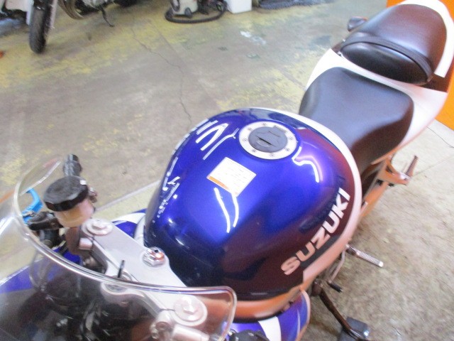 シートもタンクもこの通り状態グッド！２０２２年１２月現在で全国でも１２台しかない希少なＳＶ４００Ｓ！