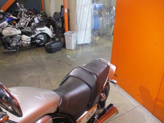 シートもこの通り破れもなければへたりもありません！当社は価格は安くても車両の質が高いので常時即売れ！