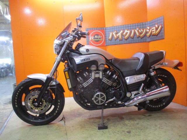 反対側もこの通り状態グッド！！ＶＭＡＸ乗るなら逆車のＶブースト付きのフォークの太いモデルですよね！！