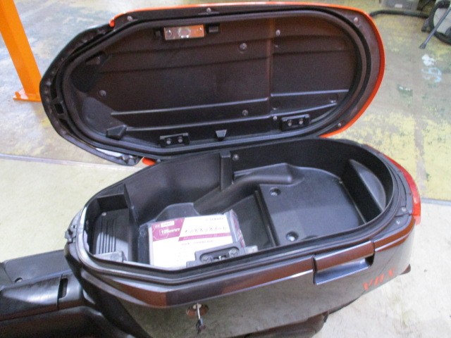 メットインもＶＯＸやばいくらいの広さ！！通期通学は勿論！趣味の移動のバイクとしても使えますよ！！