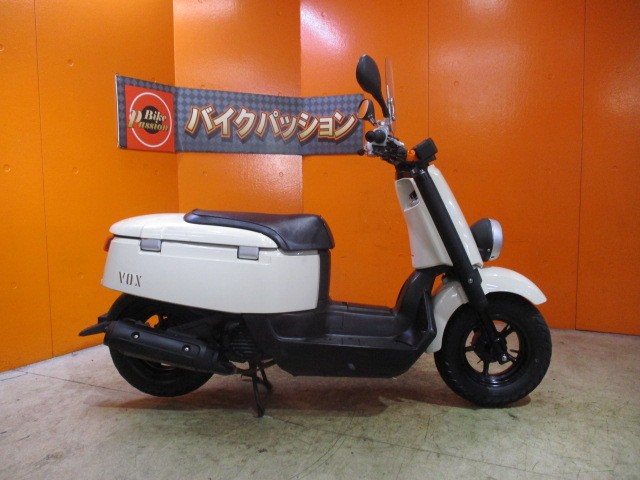 横から見てもこの通り状態グッド！！マフラーも外装もホイールも状態グッドな一台ですよ！！