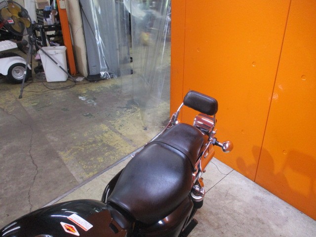 シートもこの通り破れもなければへたりもありません！バックレストも装備済みですからタンデムも楽々ですよ